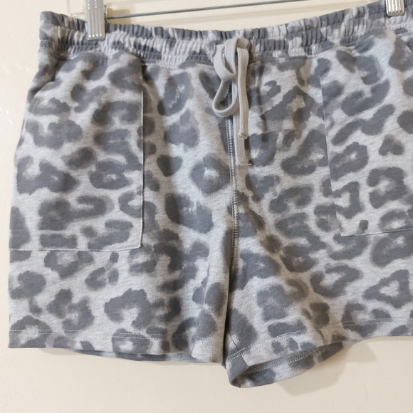 Lucky Brand Grey Leopard Print Small Drawstring Comfy Loungewer Sweat Shorts - Picture 3 of 12